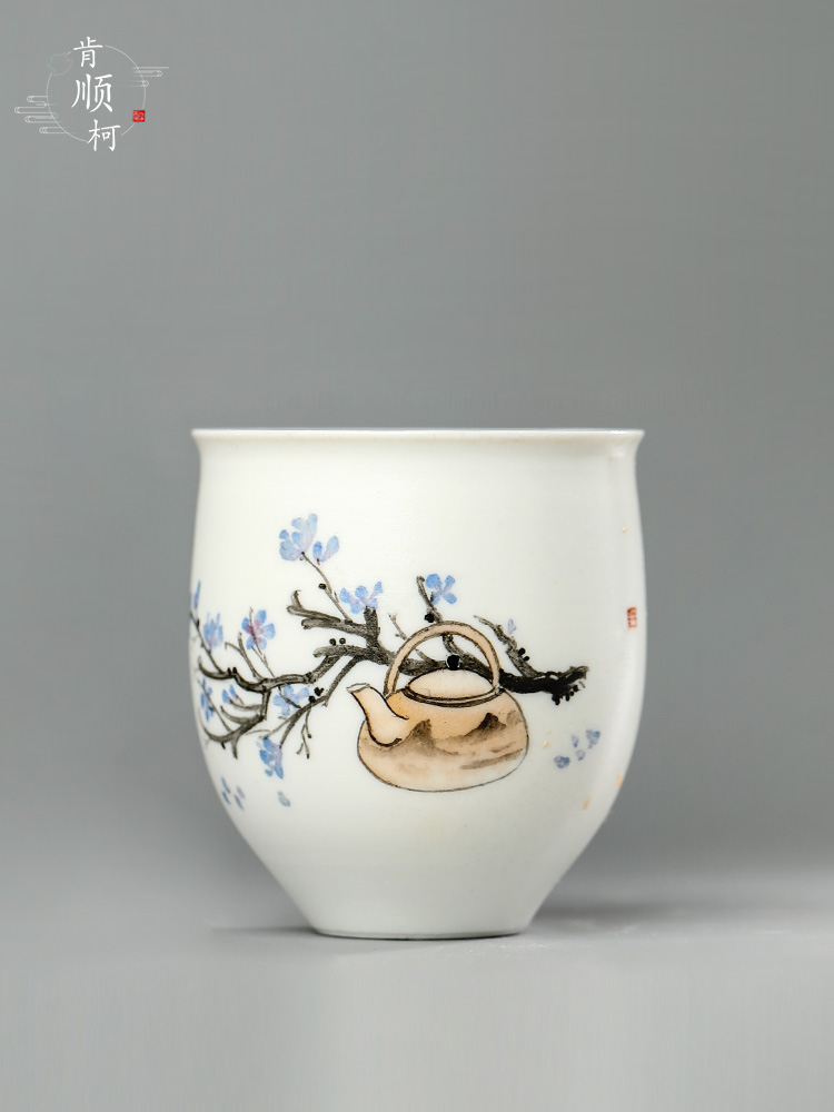 Jingdezhen hand - made firewood tea masters cup a cup of pure checking ceramic kung fu tea cup sample tea cup in use