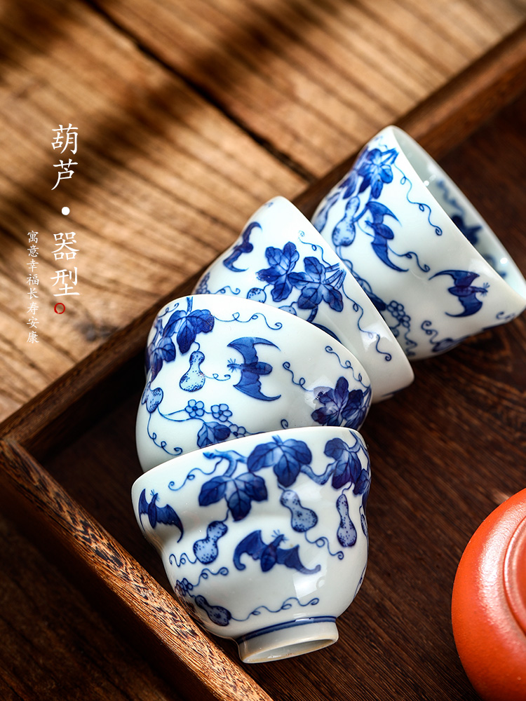 Jingdezhen blue and white master cup single CPU hand - made ceramic cups sample tea cup pure manual gourd high - end kung fu tea set