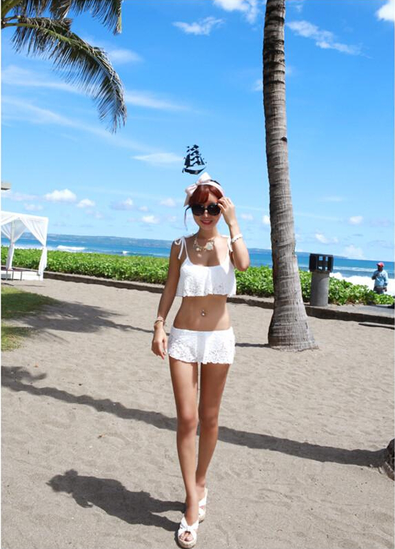 Terrybb đi Hàn Quốc mua váy ren trắng rỗng bikini xù váy chia đôi đồ bơi đẹp váy tắm biển