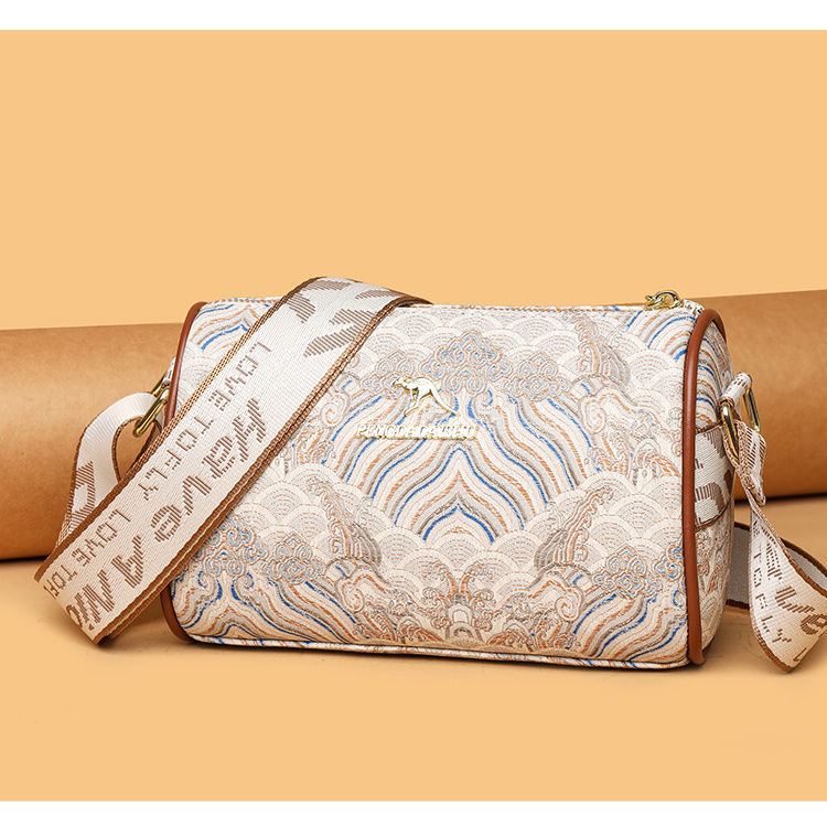 Hong Kong Clearance Trendy Brand 3D Women's 2025 New Large-Capacity Pillow-Shaped Wide Strap Shoulder Cylindrical Crossbody Bag for Going Out