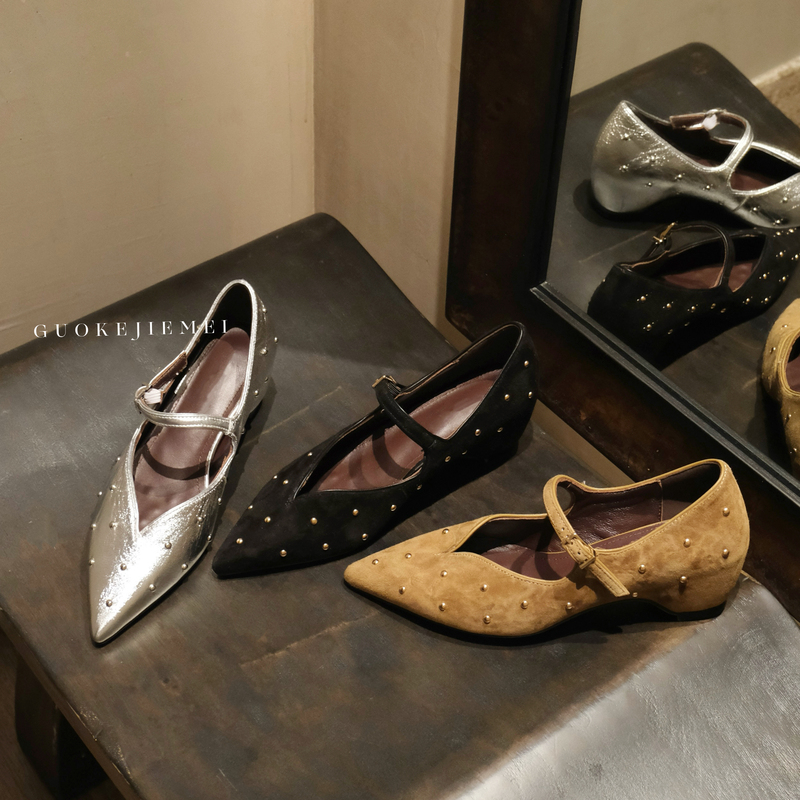 【Jellykk】5Cm Southern French Style Pointed Toe Rivet Strap Shoes with a Stylish and Versatile Design, Featuring a Hidden Height Increase and a Shallow Cut Fashion Design