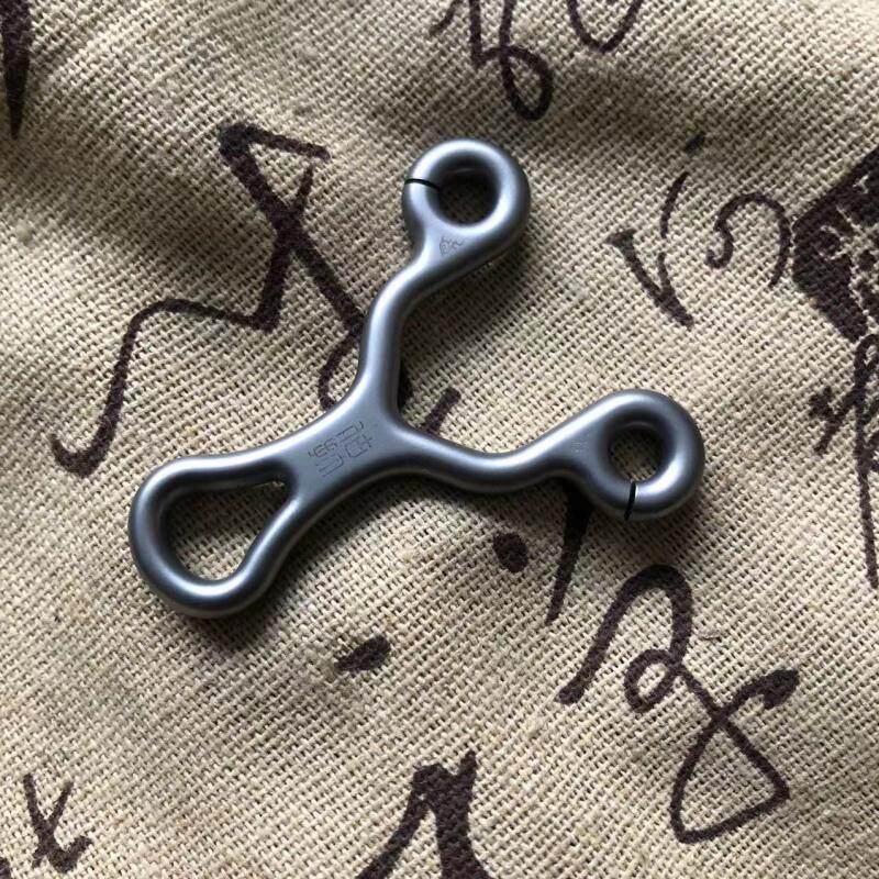 The traditional slingshot slingshot small mounted piece of arbor titanium alloy CNC process