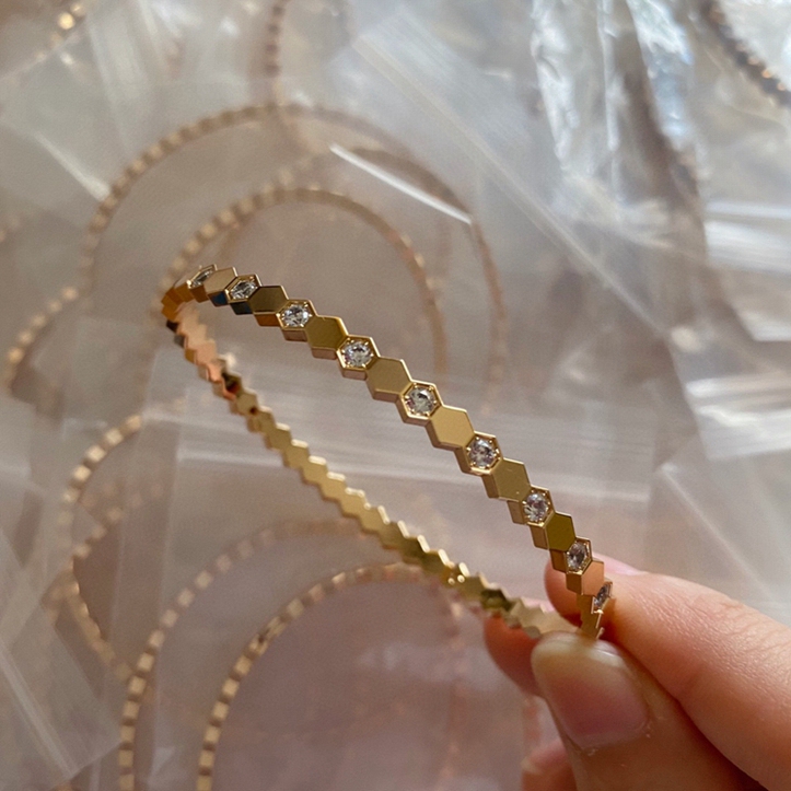2025 New Honeycomb Bracelet for Women, Plated with 18K Rose Gold, Light Luxury Niche Design, Simple Honeycomb Bracelet, High-End 2025 New Honeycomb Bracelet for Women, Plated with 18K Rose Gold, Light Luxury Niche Design, Simple Honeycomb Bracelet, High-End