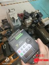 Démantelage de la machine Koken H300 convertisseur de fréquence H300-0D75T4G 0 75 75 négociation
