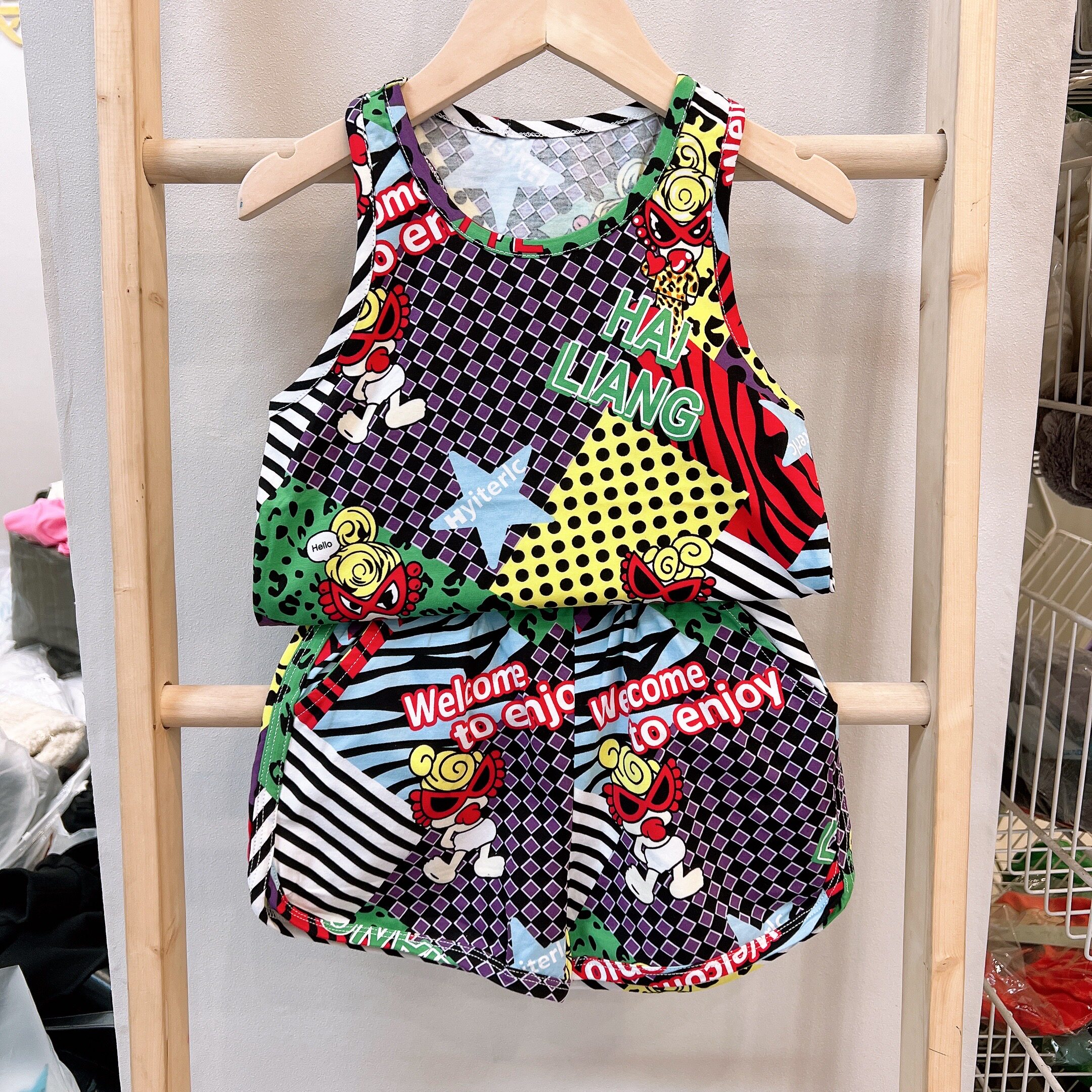 Brand summer children's middle-aged and older children's thin breathable cotton graffiti printed sports vest two-piece suit 18687