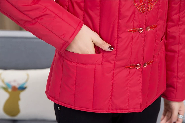 Áo bà mẹ trung niên tải xuống áo khoác cotton nhỏ cotton 2018 mới mùa đông vú sữa tải áo khoác cotton nhẹ