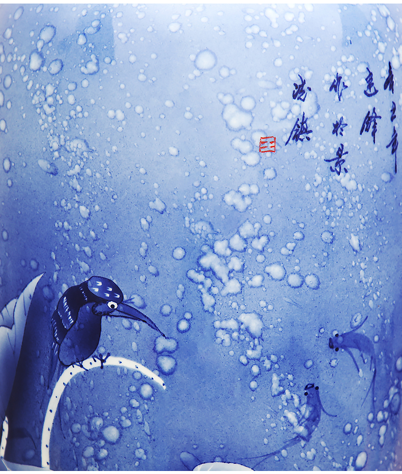 To the blue - and - white porcelain industry over the color white gourd bottle