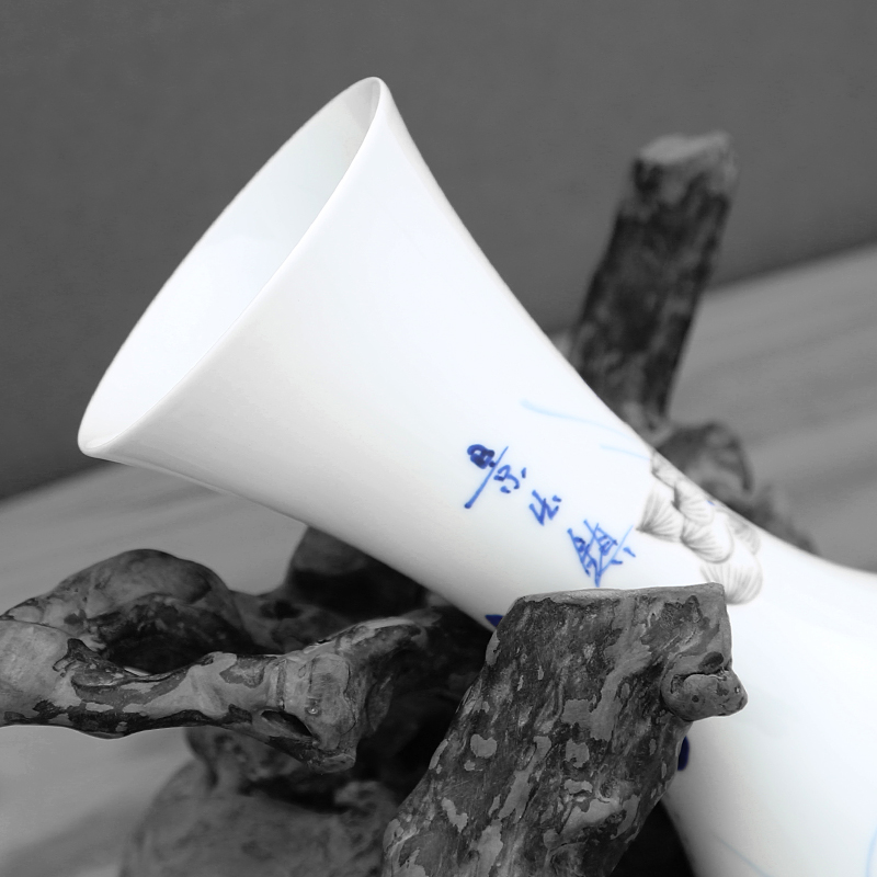 Jingdezhen ceramics hand - made bucket color blue and white porcelain vases, furnishing articles living room flower decorations arts and crafts