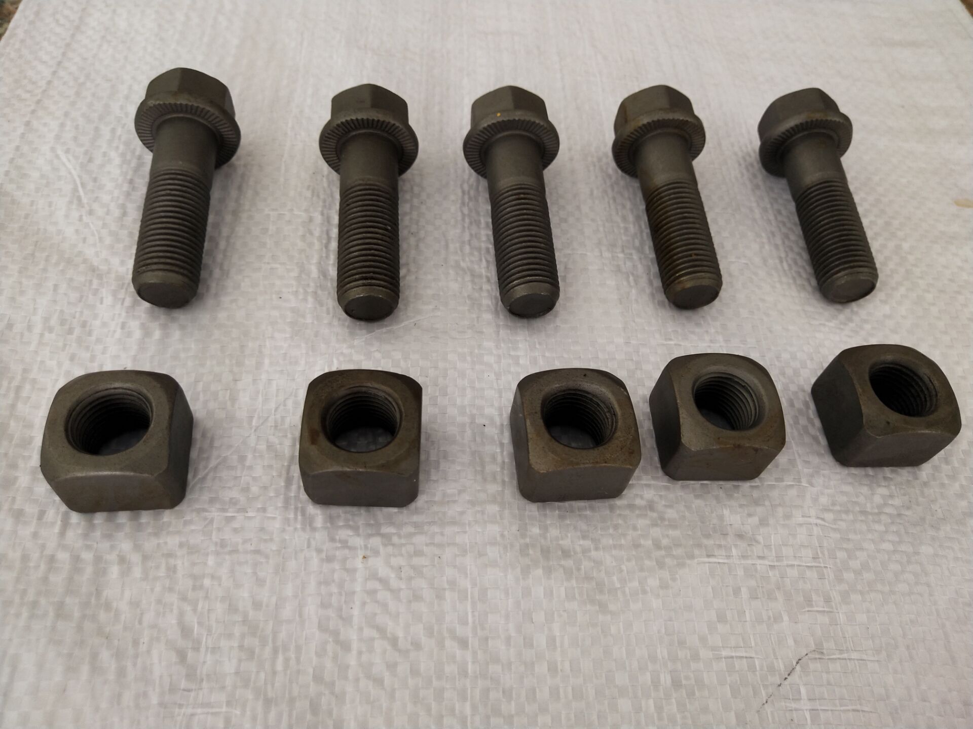 Excavator Chain Plate Screw Excavator Roller Drive Teeth Bolt Rubber Block Track Shoes Komatsu Hitachi Carter