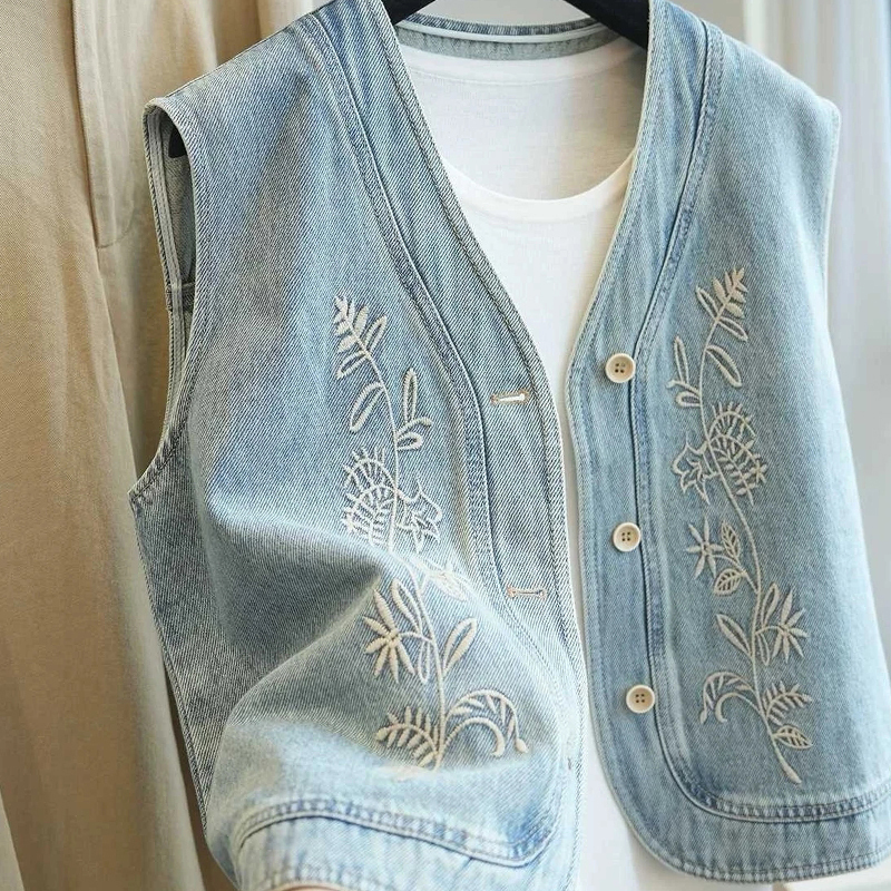 2026 Spring/Summer New Vintage Washed Embroidered Short Denim Vest for Women Versatile Layered Vest Jacket 2026 Spring/Summer New Vintage Washed Embroidered Short Denim Vest for Women Versatile Layered Vest Jacket