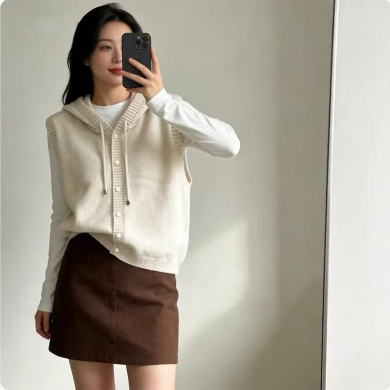 2026 Early Autumn New Fashion Stylish Layered Sleeveless Sweater Cardigan Hooded Knitted Vest for Women 2026 Early Autumn New Fashion Stylish Layered Sleeveless Sweater Cardigan Hooded Knitted Vest for Women
