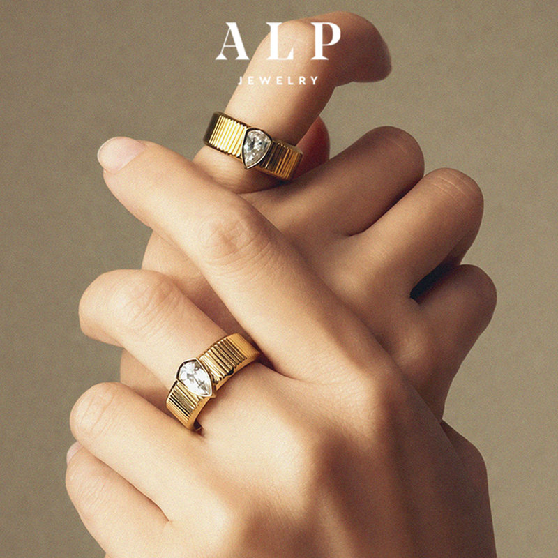 Official Alp Jewelry Late Wedding Gold Striped Crystal Water Drop Ring Unique Light Luxury High-End Commuter Ring Official Alp Jewelry Late Wedding Gold Striped Crystal Water Drop Ring Unique Light Luxury High-End Commuter Ring