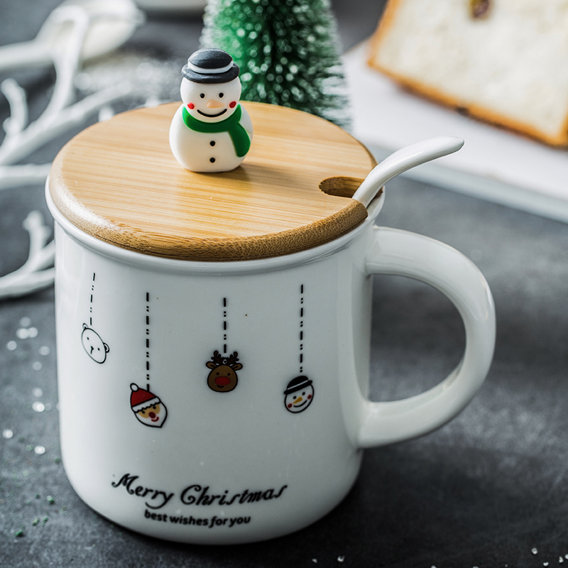 Christmas ceramic cups with cover with a spoon, mark cup lovers with fresh milk cup creative move trend