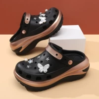 Черная золотисто-серебряная бабочка