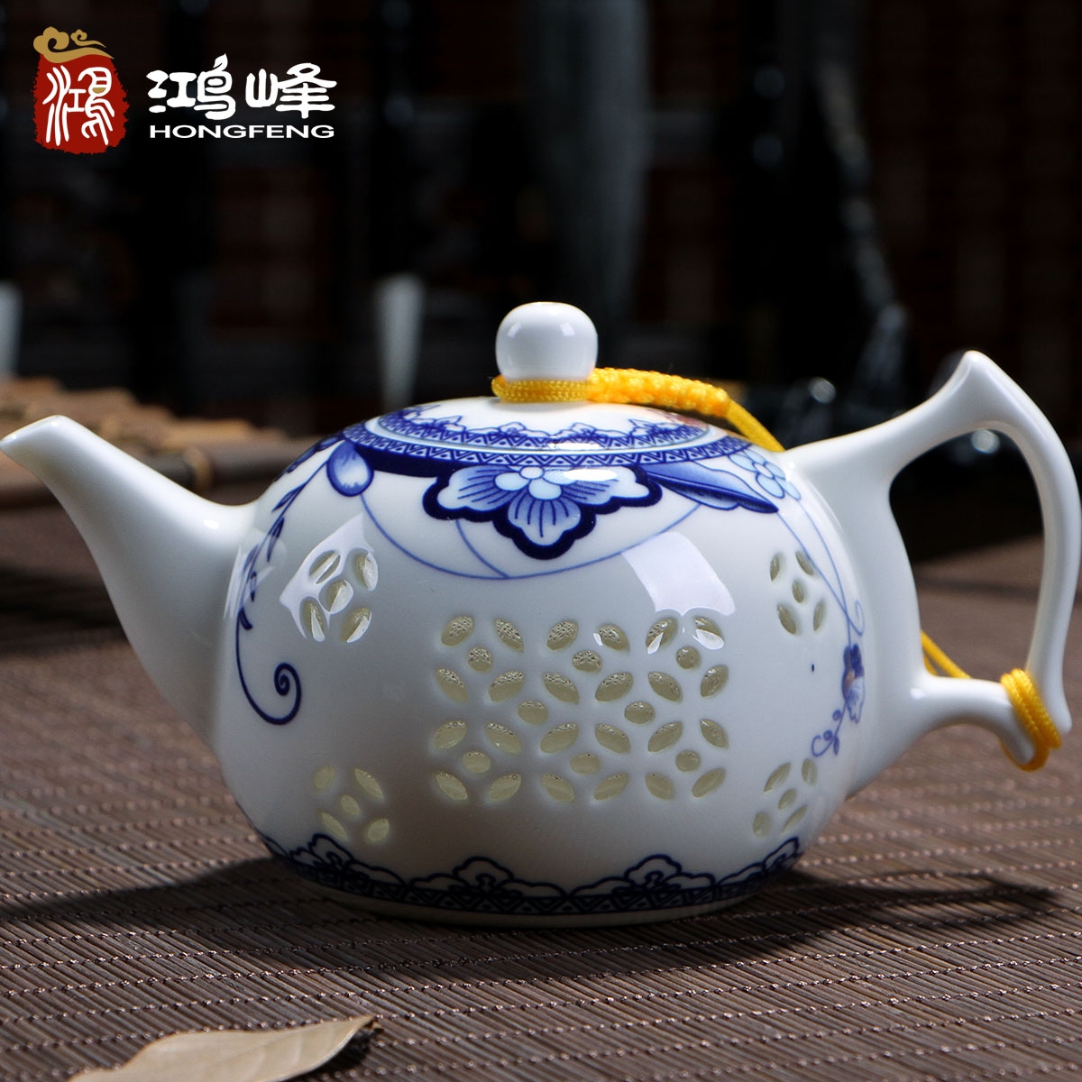 Blue and white porcelain ceramic teapot single pot home filtering small manual exquisite hollow out white porcelain jingdezhen tea kungfu