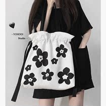 YOHOO sweet cool Girl wind ins Han black and white flowers Joker shoulder shoulder bag canvas bag schoolbag female