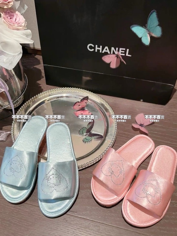 New Kt Cat Heart-Shaped Slippers for Women, Suitable for Outdoor and Home Use, Non-Slip, Odor-Resistant, High-End Satin Slippers New Kt Cat Heart-Shaped Slippers for Women, Suitable for Outdoor and Home Use, Non-Slip, Odor-Resistant, High-End Satin Slippers