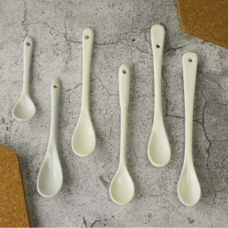 Kitchen ceramic creative small spoon, prevent slippery little salt seasoning seasonings short white spoon run small home