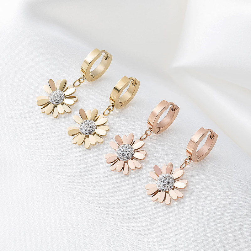 2023 New titanium steel small daisies earrings female Korean network red temperature chrysanthemum earbutton is simple medium and long earbutton