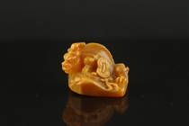 Authentic Nakasaka Kotobuki Yamada yellow stone three-legged golden toad small tea pet ornaments to play with crystallized old topaz antique collection