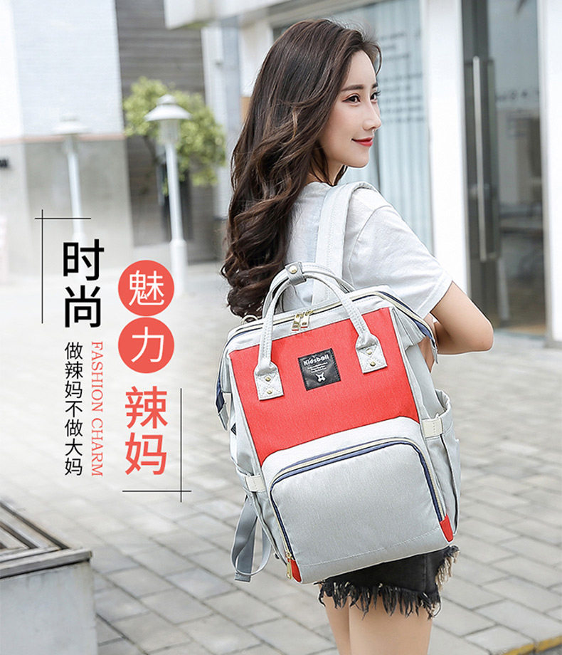 Mommy bag large capacity mother and baby out lightweight shoulder bag 2020 new fashion multi-functional portable mom bag