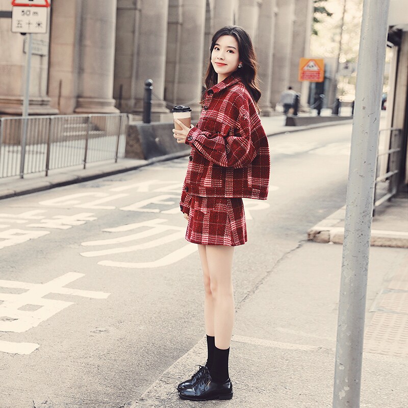 Europe Station 2022 Fall New Small Aroma Style Sub Casual Fashion Suit Women's Tennis Red Temperament Short Dress Two Sets