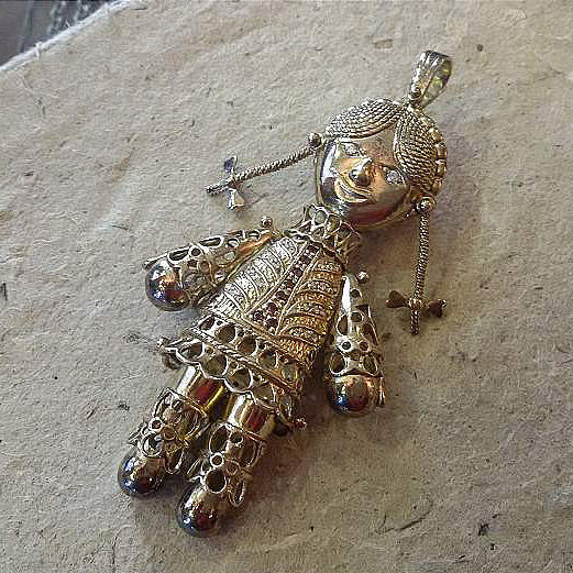 Western Antique Jewelry Vintage Silver Accessories British 925 Pure Silver Gilded Hollowed-out Doll Pendant 34 45 gr