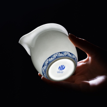 Hongyao Jingdezhen Ceramic hand-painted fair cup Hand-painted blue and white landscape uniform cup Gongfu tea with tea separator Tea drain