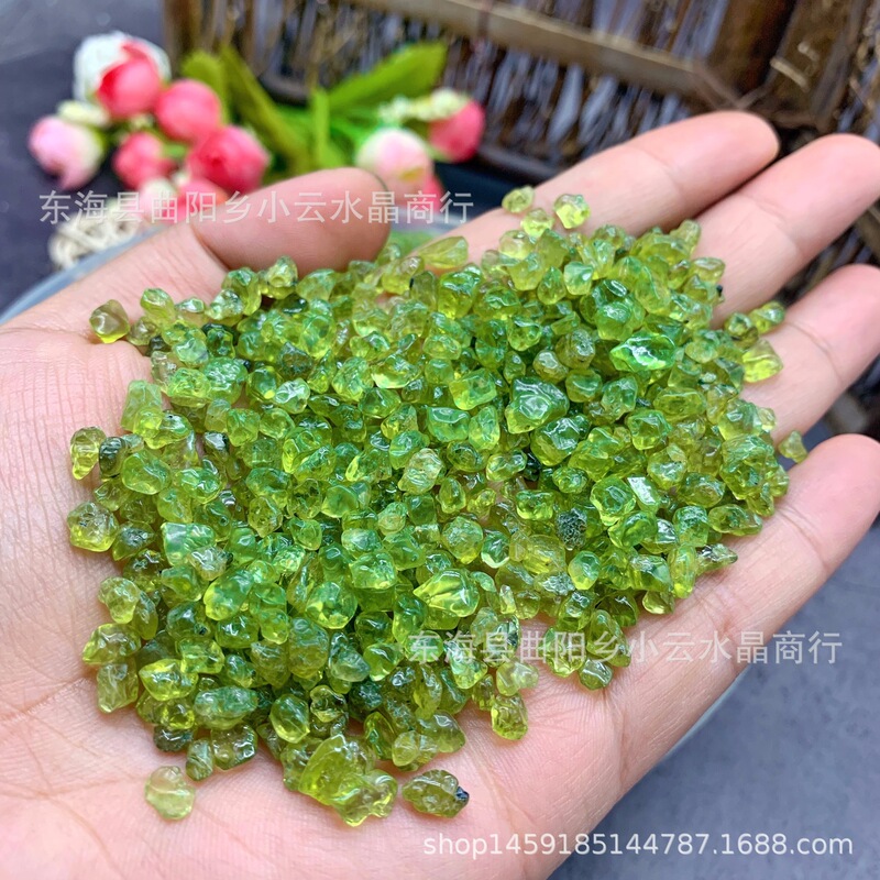 " 1.0kg " Natural Peridot Gravel and Crystal Gravel Ornaments for Offering to Buddha, Almost Free of Black Spots " 1.0kg " Natural Peridot Gravel and Crystal Gravel Ornaments for Offering to Buddha, Almost Free of Black Spots