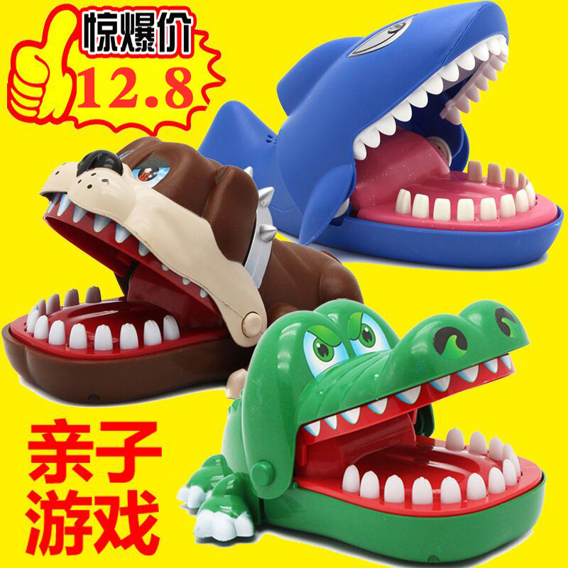 Humbling popular online red Tongan children's parent-child toy bites the big mouth crocodile shark plucking the whole person
