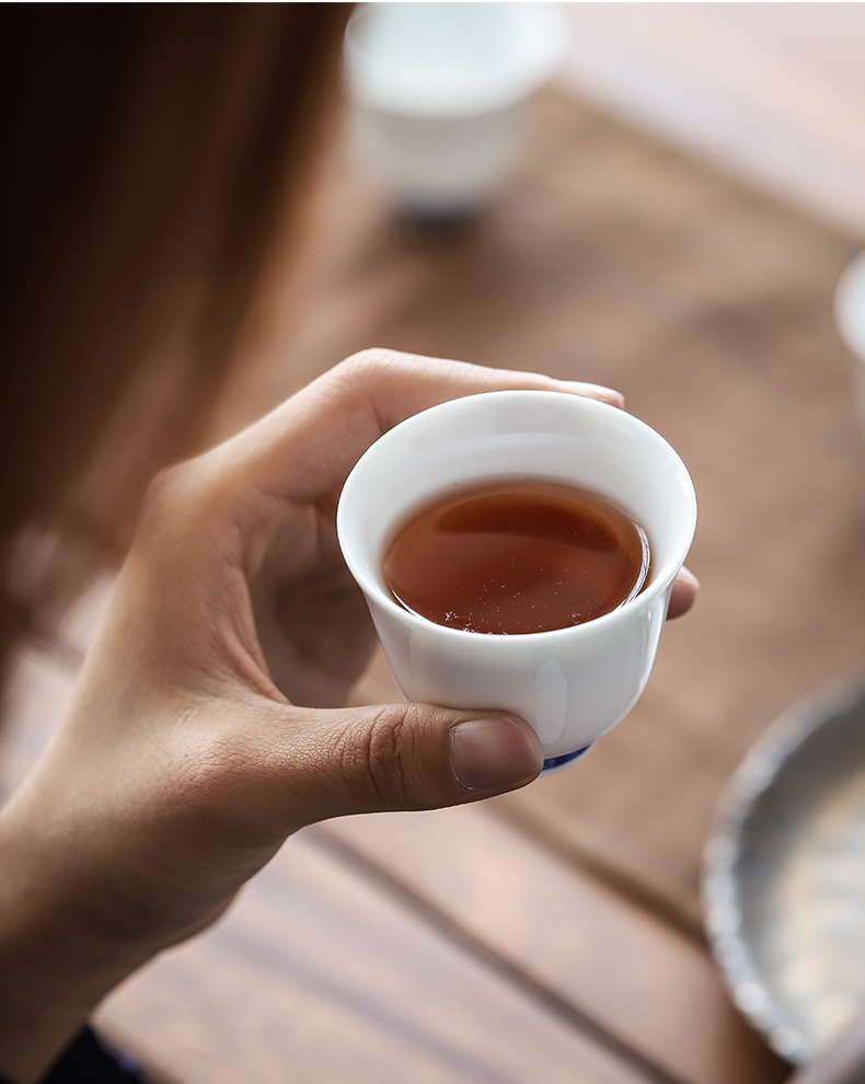 "Blue and white domestic tea cups white porcelain clay sample tea cup size master cup kung fu tea set single glass ceramic bowl