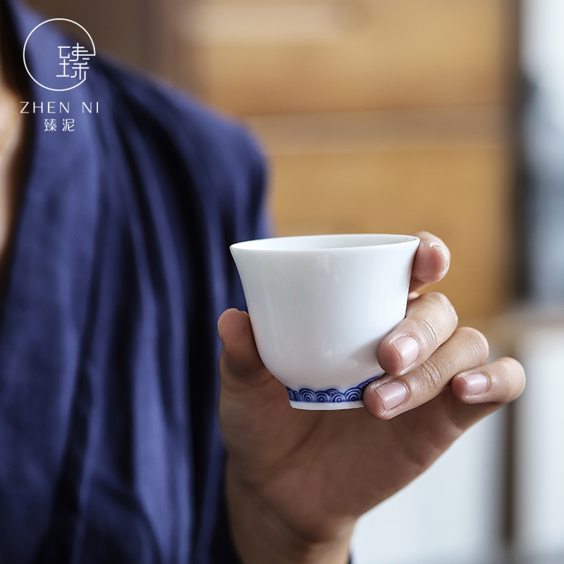 "Blue and white domestic tea cups white porcelain clay sample tea cup size master cup kung fu tea set single glass ceramic bowl