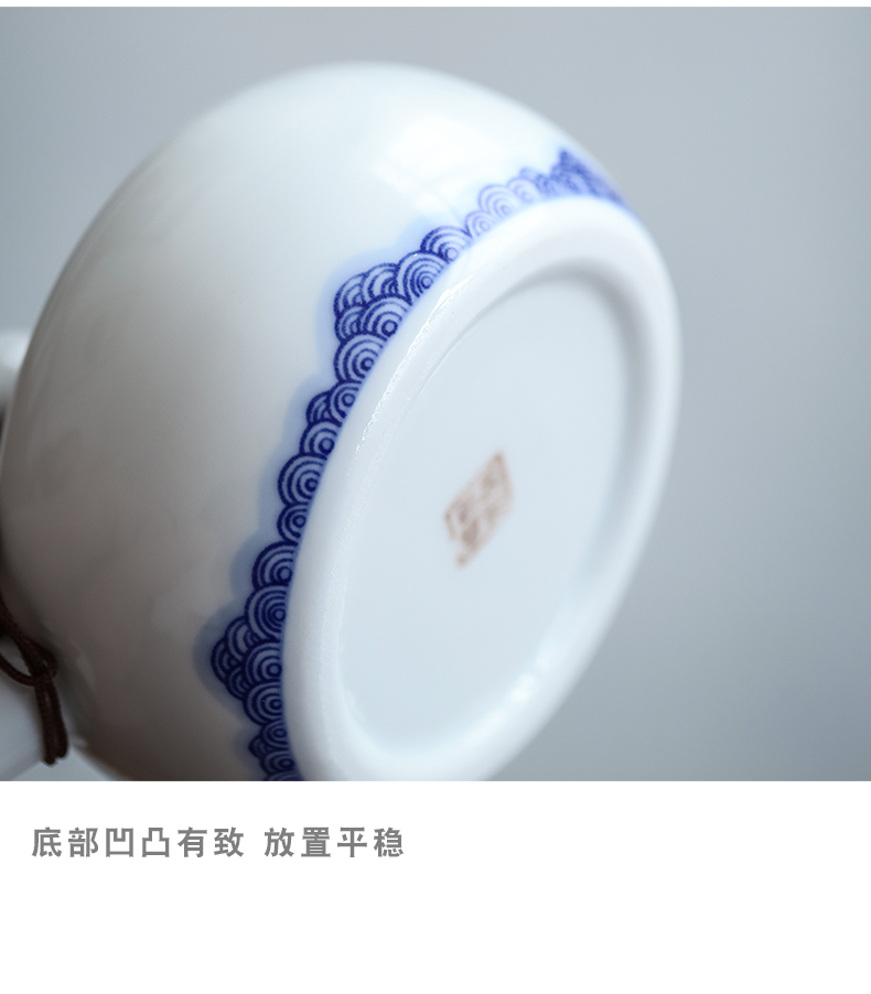 By mud white porcelain side put the pot of blue and white ceramic filter tea Japanese creative household wooden handle kung fu tea kettle