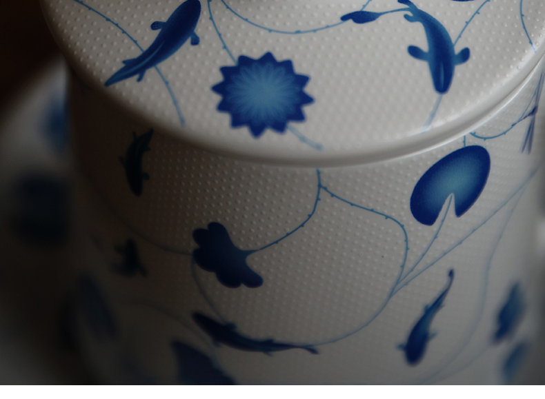 By mud office cup of jingdezhen blue and white porcelain teacup manual high - capacity mark cup with cover filter personal water bottle