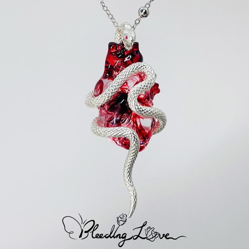 Bleeding Love Original Design Snake Pendant Heart Necklace Niche Choker 2025 New Gift for Men and Women Bleeding Love Original Design Snake Pendant Heart Necklace Niche Choker 2025 New Gift for Men and Women