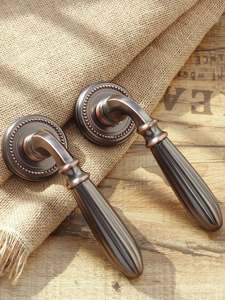 Door lock Indoor bedroom door lock Solid wood mute magnetic universal retro door handle folio American door lock