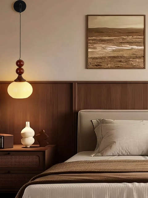Retro Master Bedroom Bedside Chandelier with a High-End Feel, French Mid-Century Style, Solid Wood Gradient Color, American-Style Adjustable Small Chandelier