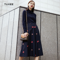 TUXEE Wu beware of the same style 20 autumn and winter new blue turned-collar-knitted sweater-embroidered half-skirt fashion suit