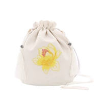 Лотос - светлый желтый