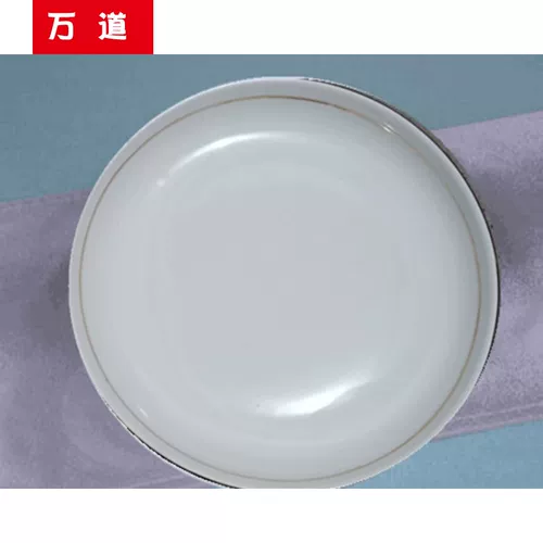 Нарезанный блюда с нарезанными блюдами, домом -большие 12 -дюймовые круглые чистые белые большие тарелки отель отель на пару парированных рыб