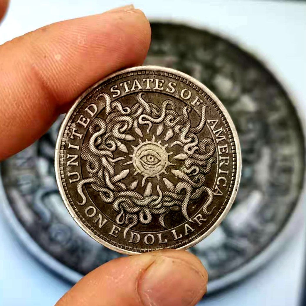 Sky-eyed snake wandering coin spot Hydra coin carving commemorative coin collection antique ghost blowing lamp fine ancient city