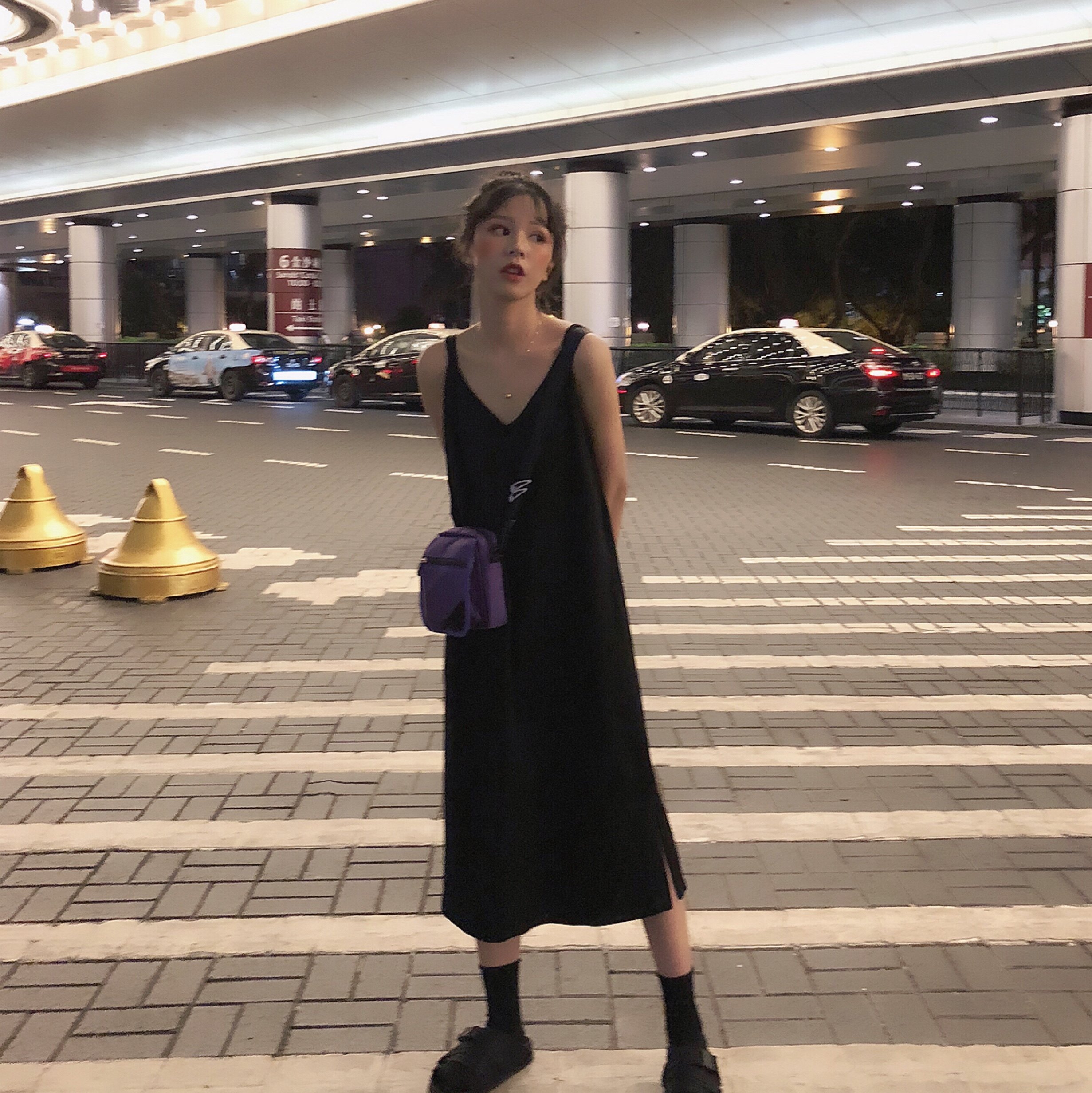 Hepburn style black suspender dress women's summer 2021 new style French little black dress with waist waist and slim temperament