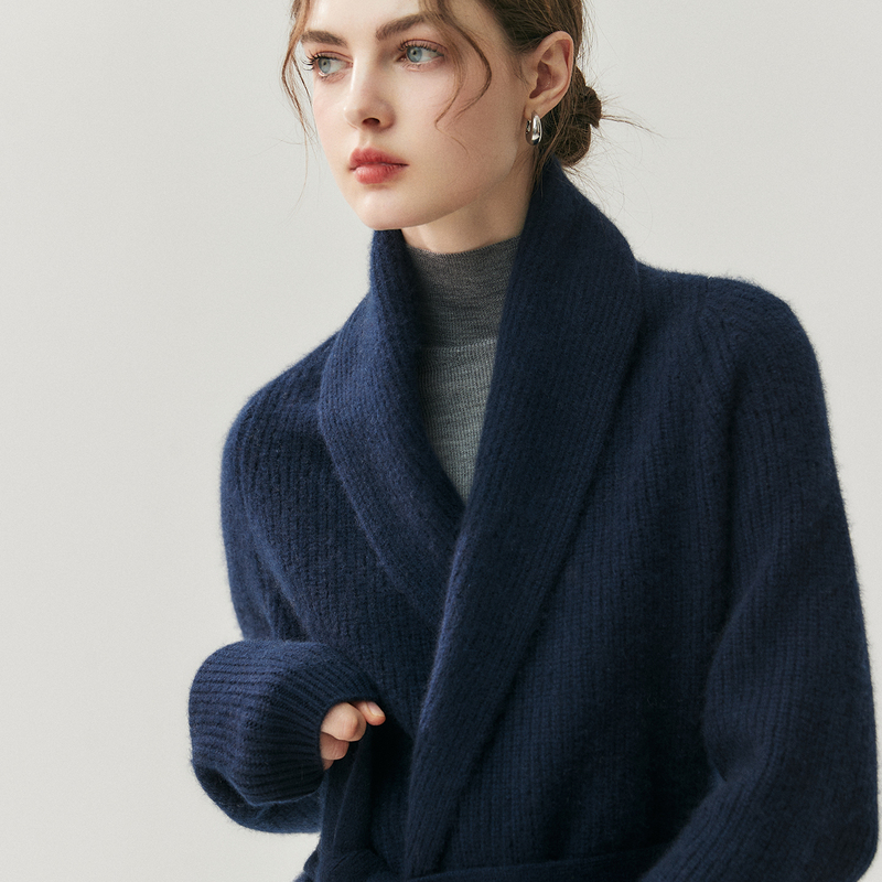 Light Luxury and Elegant, Thickened Baby Cashmere Knitted Cardigan for Women, Loose-Fitting Mid-Length Wool Coat with a Turn-Down Collar