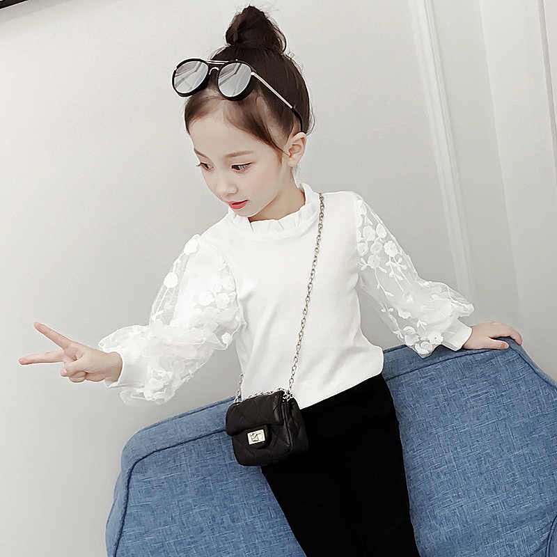 Girls' spring and autumn bottoming top 2022 new western style children's clothing long-sleeved T-shirt puff sleeves in the big children's lace white