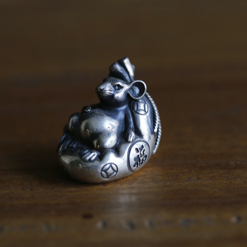 The rat-rat pure silver incense stick in the water