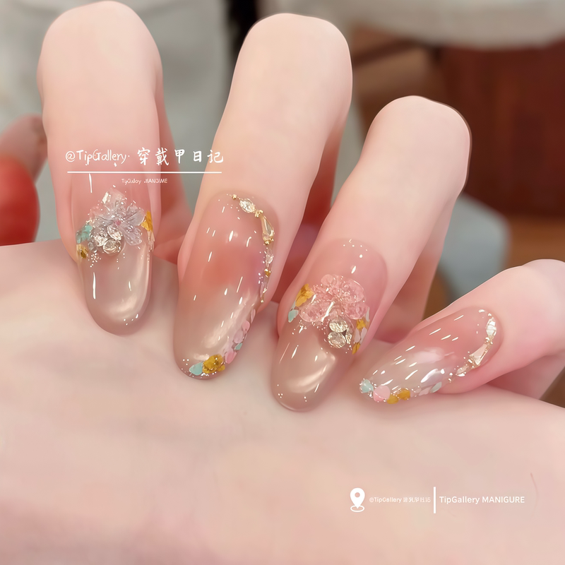Handmade Wearable Nails for Spring and Summer, High-End Feel, Brightening Gradient Cat-Eye Effect, Sweet Little Floral Design, Gentle and Brightening Short Nail Stickers