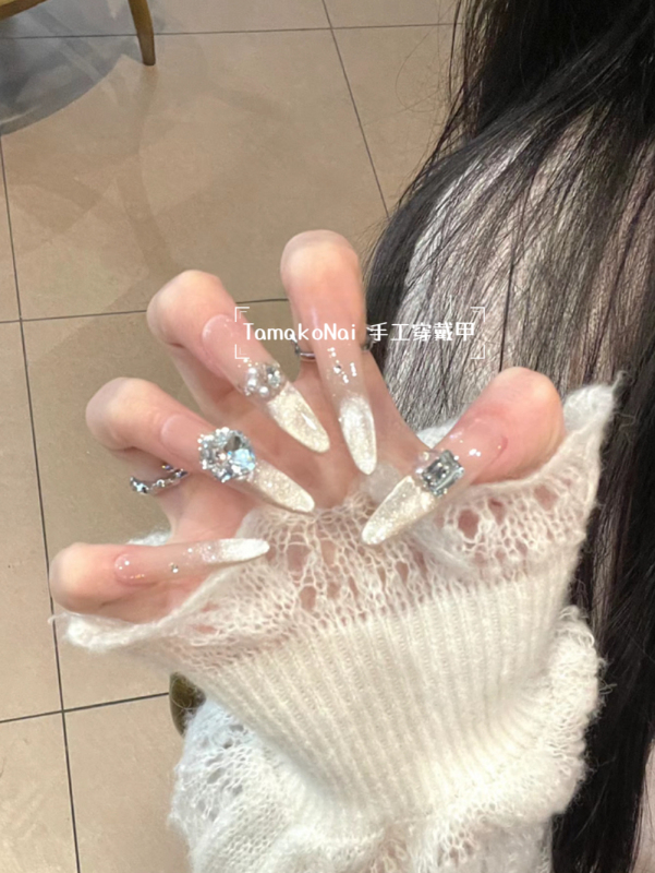 【White Moonlight】Pure White Moonlight Enhances Complexion, Exudes Coolness and a Broken, Sparkling Cat-Eye Effect, Handmade Wearable Nails