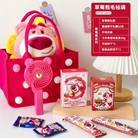 Симпатичный клубничный медведь