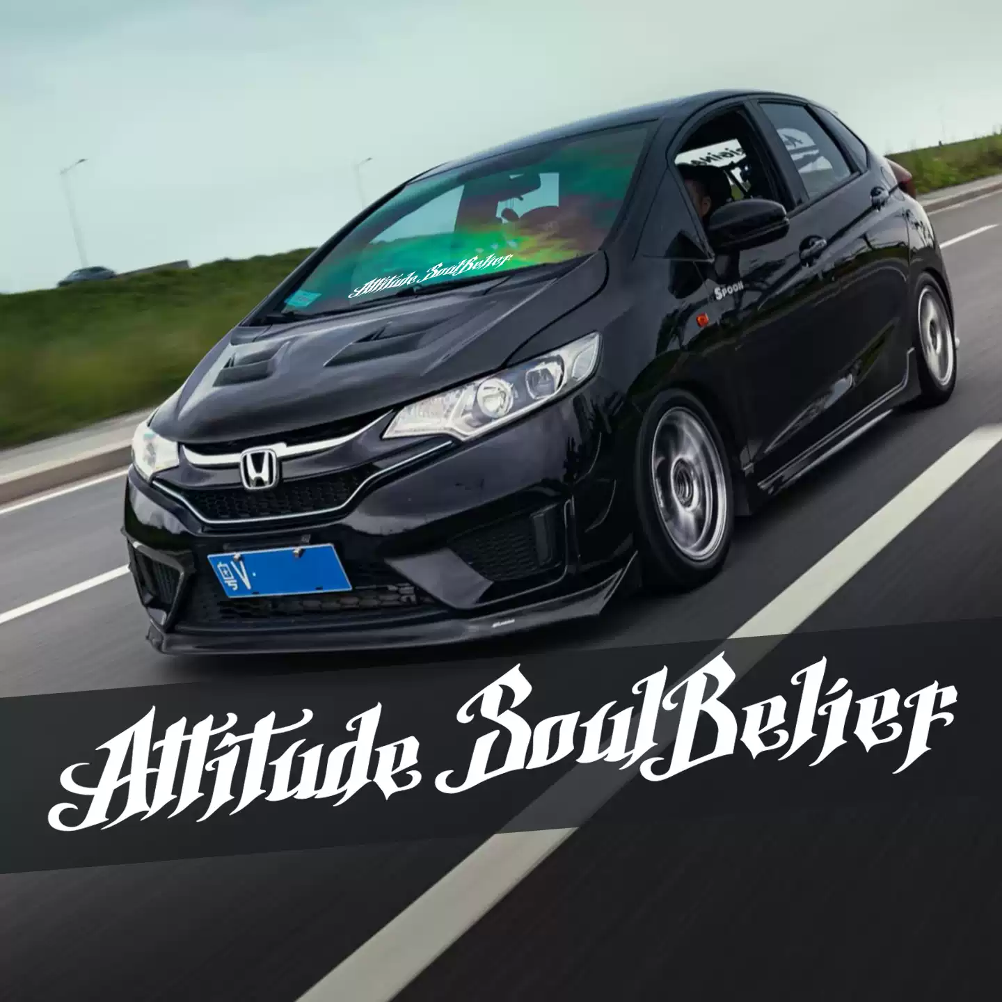 刚看了那个“为什么是旭日旗”帖子的评论，我现在是不是得把我的油箱盖贴纸给撕了？真烦，因为下面有个划痕:/ :, image size:1440x1440