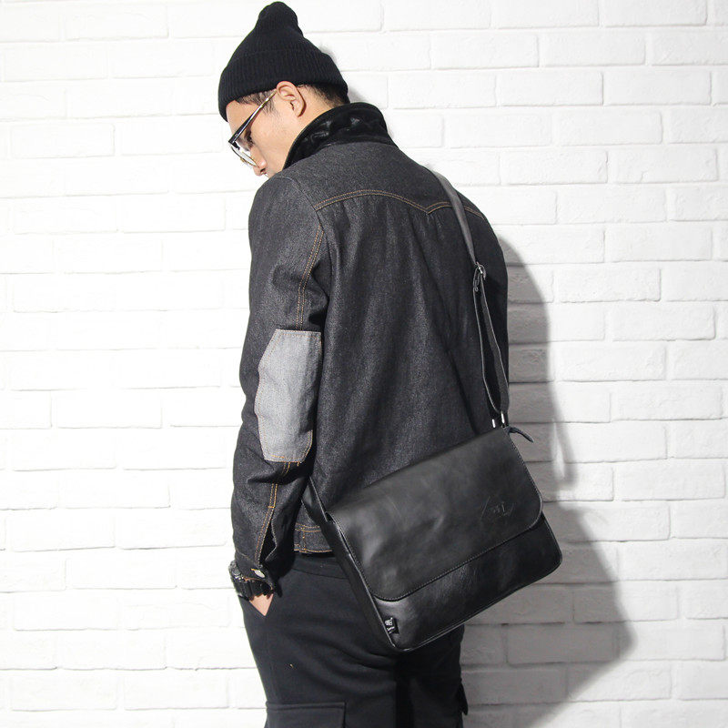 Hong Kong it tide brand men's shoulder bag simple leather retro casual crossbody bag Korean version of the male satchel